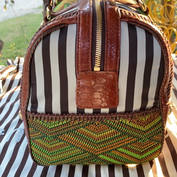 Henri Bendel NWT B&W Plus Barrel Woven Artdeco Bag - Picture 7 of 17